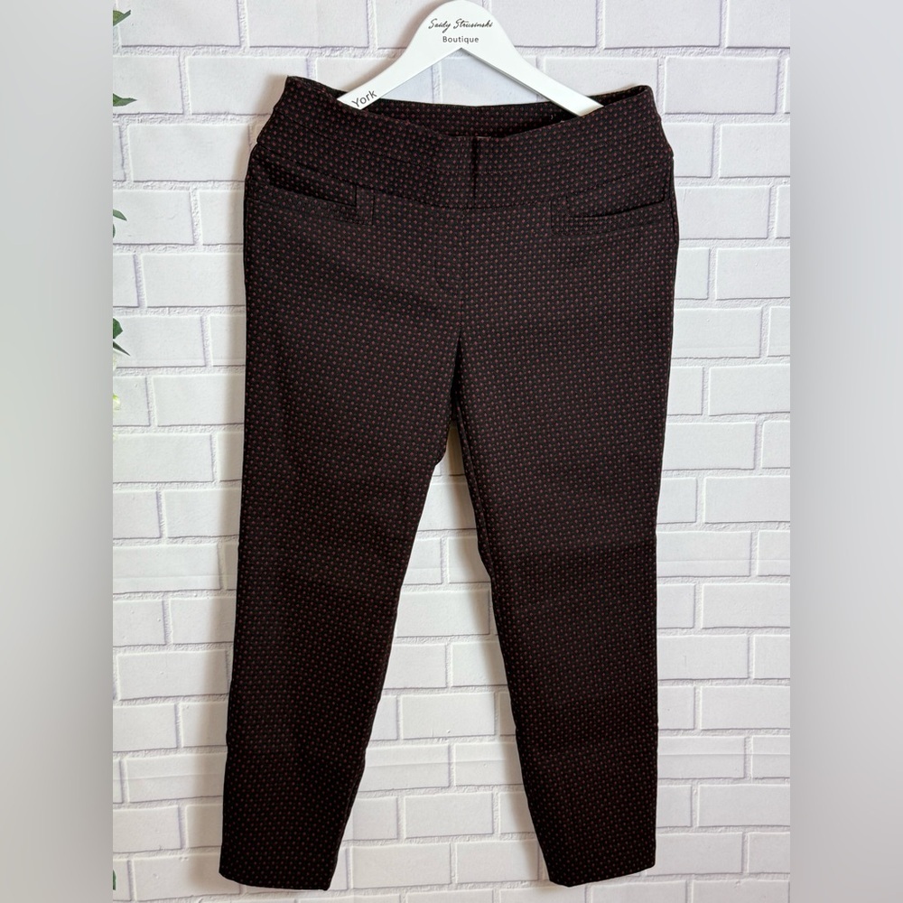 Maurices Women's Printed Slim stretch Pants - Size M Short